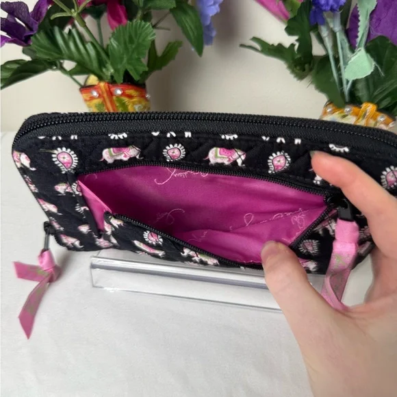 NWOT Vera Bradley Pink Elephants Zip Around Wallet Wristlet ID Coin Card Holder - Picture 3 of 6